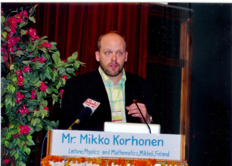Mikko Korhonen luennoimassa EdLeader-konferenssissa